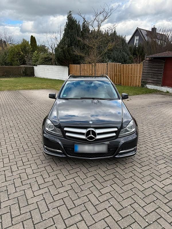 Gebraucht Mercedes C220 170 PS (125 kW) 2011 Schwarz Kombi