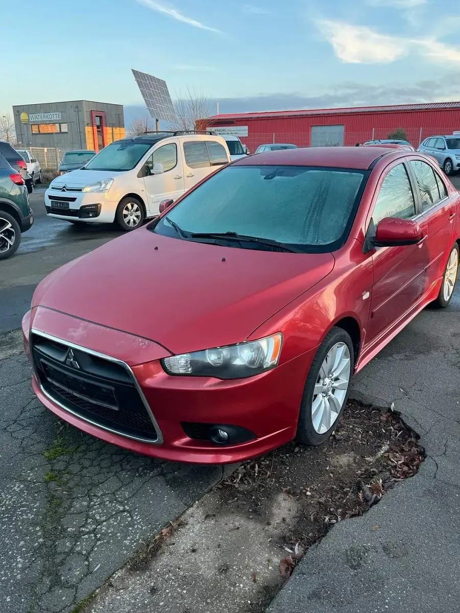 Gebraucht Mitsubishi Lancer 140 PS (102 kW) 2009 Rot Limousine