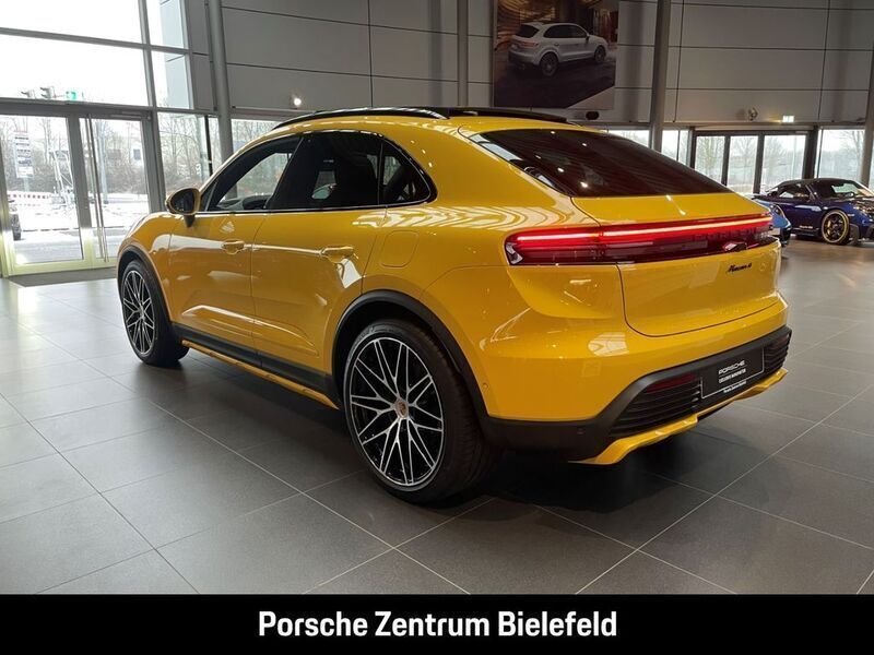 Usata Porsche Macan 300 kW (408 CV) 2024 Giallo SUV