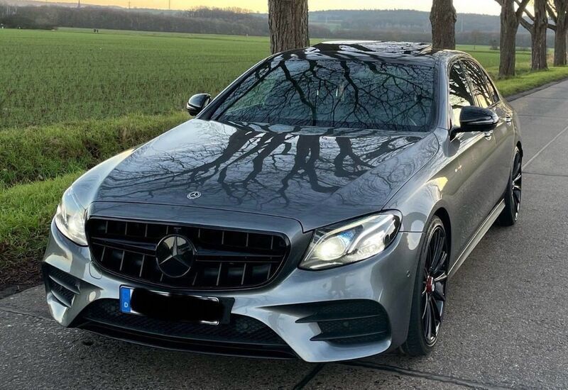 Grau Gebraucht 2016 Mercedes E350 AMG line Limousine | 11.999 € (Superpreis) - Bild 1/4