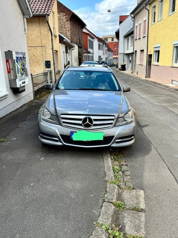 Grau Gebraucht 2013 Mercedes C220 Limousine | 9.900 € (Superpreis) - Bild 1/4