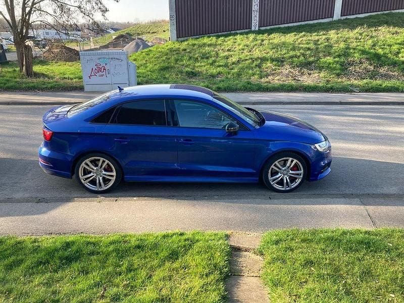 Second-hand Audi S3 Comfort 310 CP (228 kW) 2017 Albastru Berlinǎ
