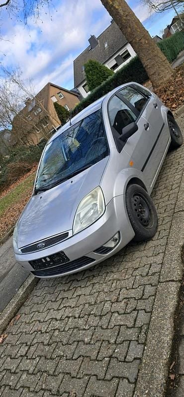 Gebraucht Ford Fiesta 80 PS (58 kW) 2004 Silber Kleinwagen