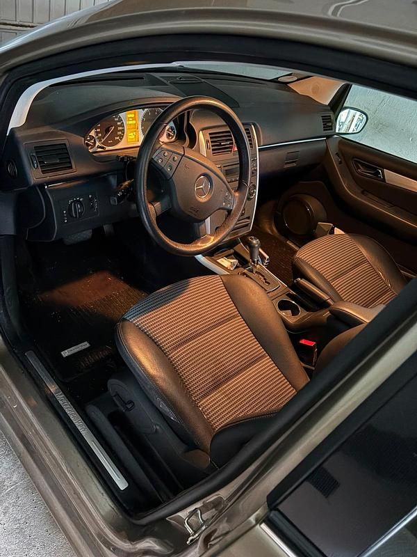 Gebraucht Mercedes 170 116 PS (85 kW) 2008 Gold Limousine