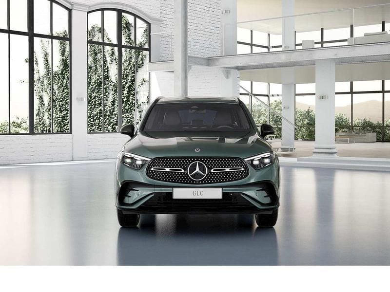 Gebraucht Mercedes GLC300 AMG 269 PS (197 kW) 2024 Metalliclack verdesilber (metallic) SUV
