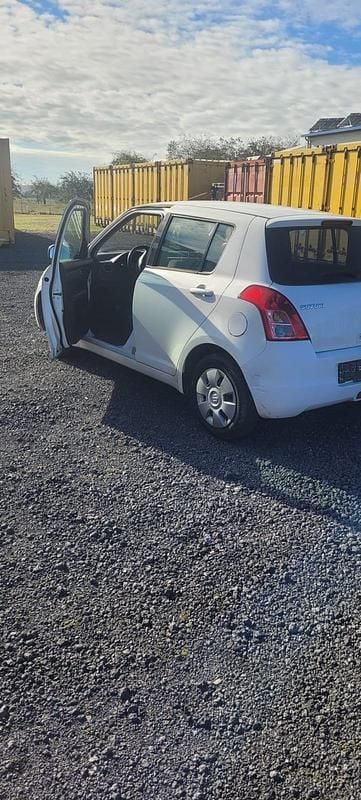 Gebraucht Suzuki Swift 92 PS (67 kW) 2008 Weiß Kleinwagen