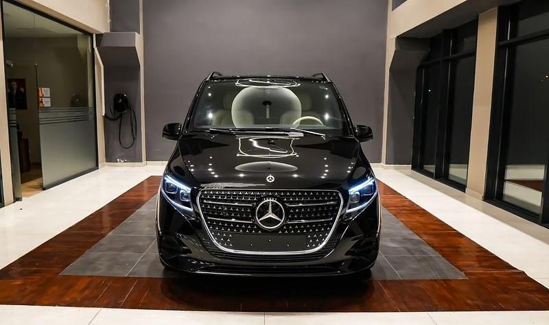 Gebraucht Mercedes V300 AMG 239 PS (175 kW) 2024 Schwarz Van / Kleinbus