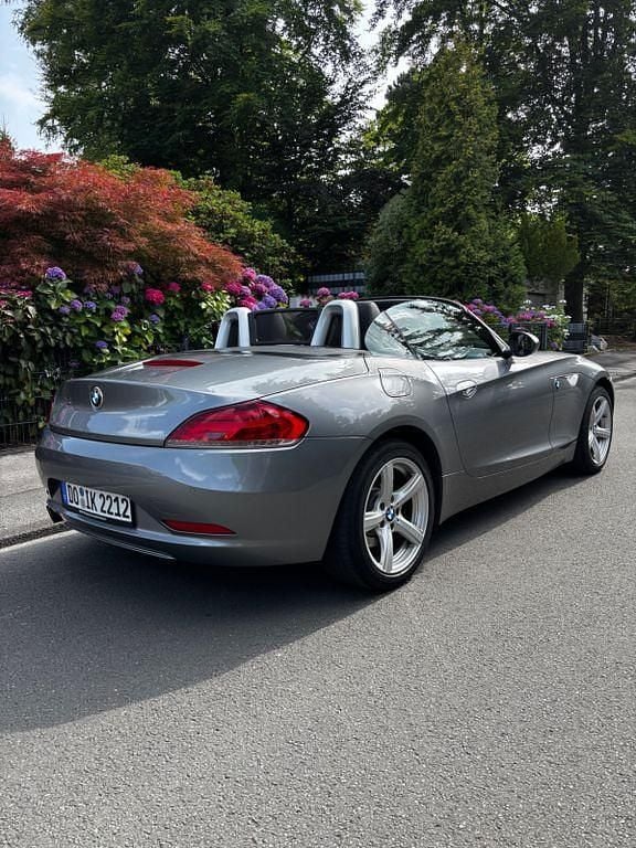 Grau Gebraucht 2009 BMW Z4 Sport Line Cabrio | 13.900 € (Fairer Preis) - Bild 1/4
