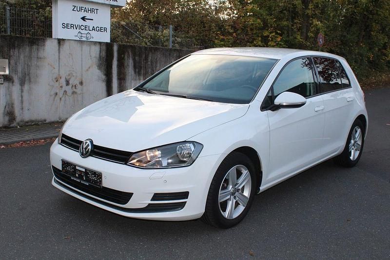 Weiß Gebraucht 2013 VW Golf VII Limousine | 8.900 € (Fairer Preis) - Bild 1/4