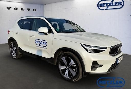 Gebraucht Volvo XC40 Plus 211 PS (155 kW) 2023 Crystal white / metallic SUV