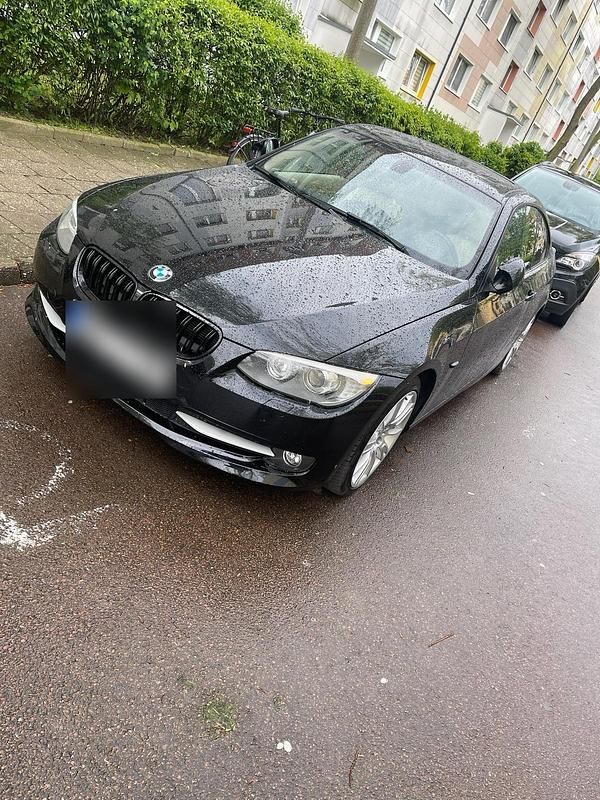 Gebraucht BMW 320 170 PS (125 kW) 2011 Schwarz Coupé