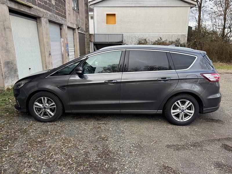 Gebraucht Ford S-MAX Titanium 190 PS (139 kW) 2019 Grau Van / Kleinbus