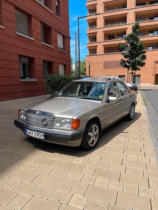 Gold Gebraucht 1992 Mercedes 190 Limousine | 6.000 € - Bild 1/4