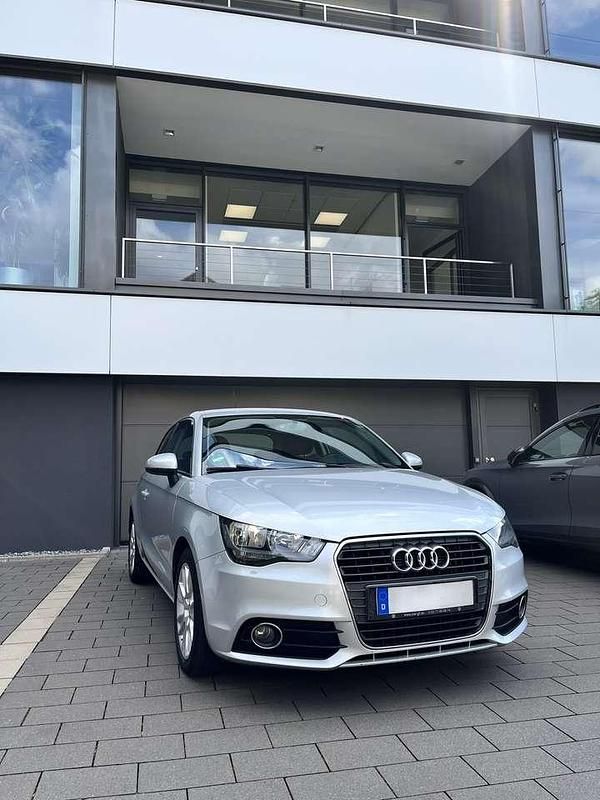Grau Gebraucht 2010 Audi A1 Ambition Kleinwagen | 5.690 € (Etwas zu teuer) - Bild 1/4