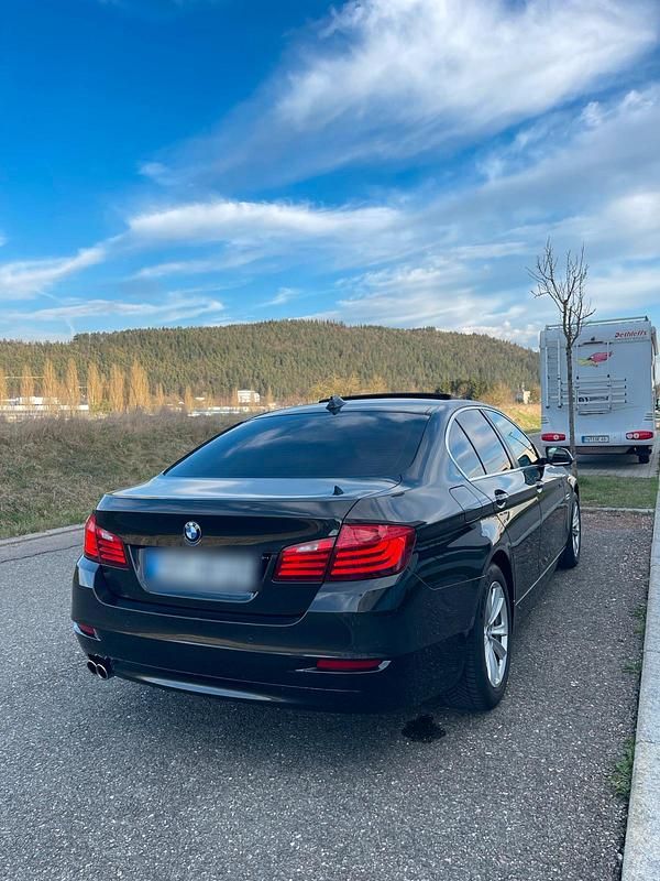 Gebraucht BMW 520 190 PS (139 kW) 2016 Braun Limousine