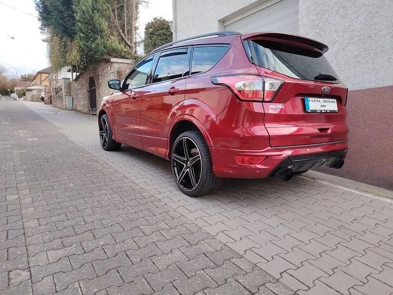 Gebraucht Ford Kuga ST-Line 175 PS (128 kW) 2019 Rot SUV