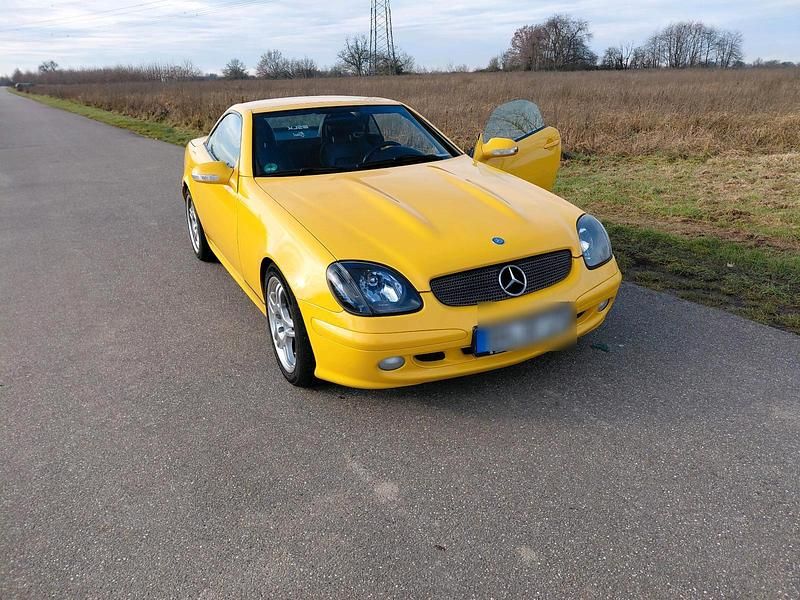 Gelb Gebraucht 2001 Mercedes SLK320 Cabrio | 11.950 € - Bild 1/4