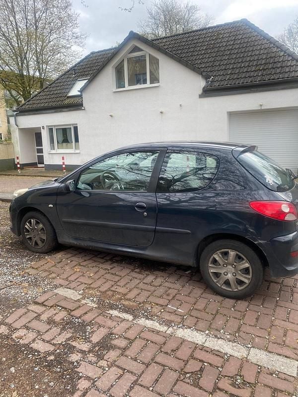 Gebraucht Peugeot 206+ 75 PS (55 kW) 2009 Grau Kleinwagen