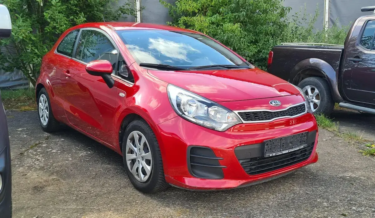 Gebraucht Kia Rio Edition 7 109 PS (80 kW) 2015 Rot Kleinwagen