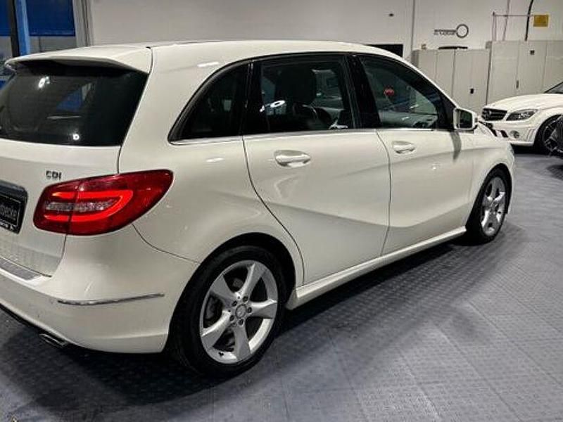 Gebraucht Mercedes B200 136 PS (100 kW) 2013 Weiß Van / Kleinbus