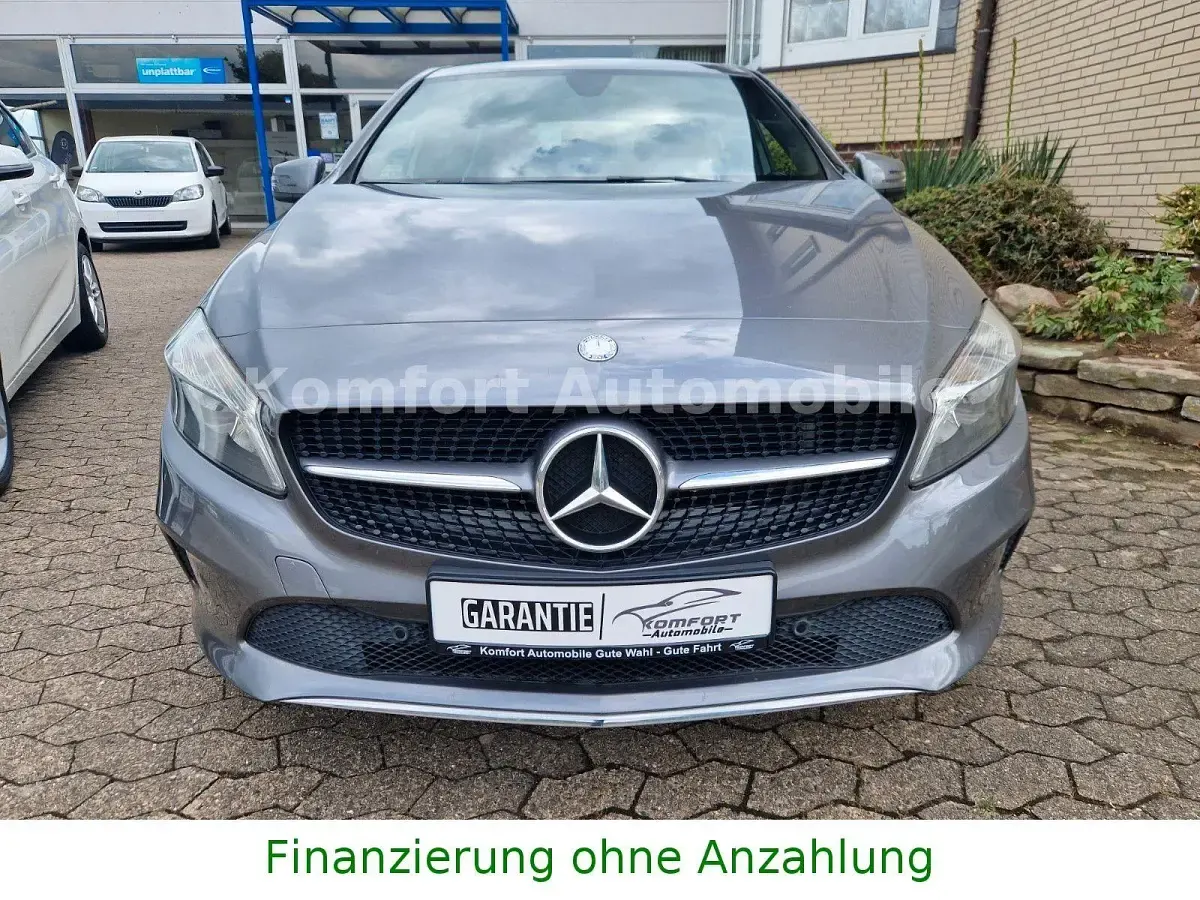 Gebraucht Mercedes A180 122 PS (89 kW) 2017 Grau Limousine