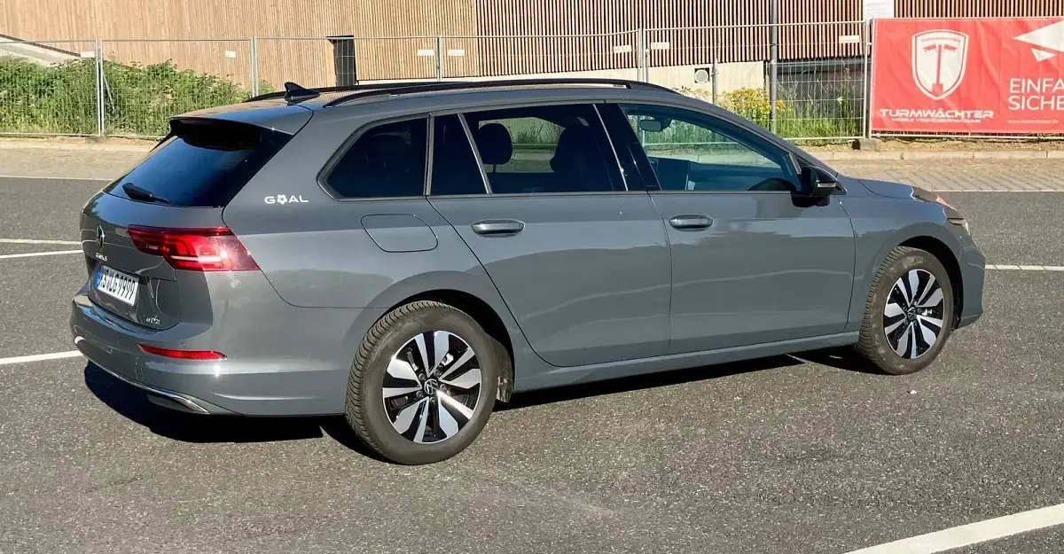 Gebraucht VW Golf VIII Goal 116 PS (85 kW) 2024 Grau Kombi