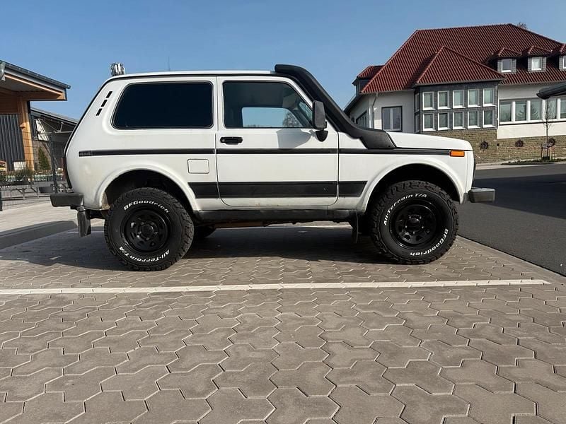 Gebraucht Lada niva 83 PS (61 kW) 2009 Weiß SUV