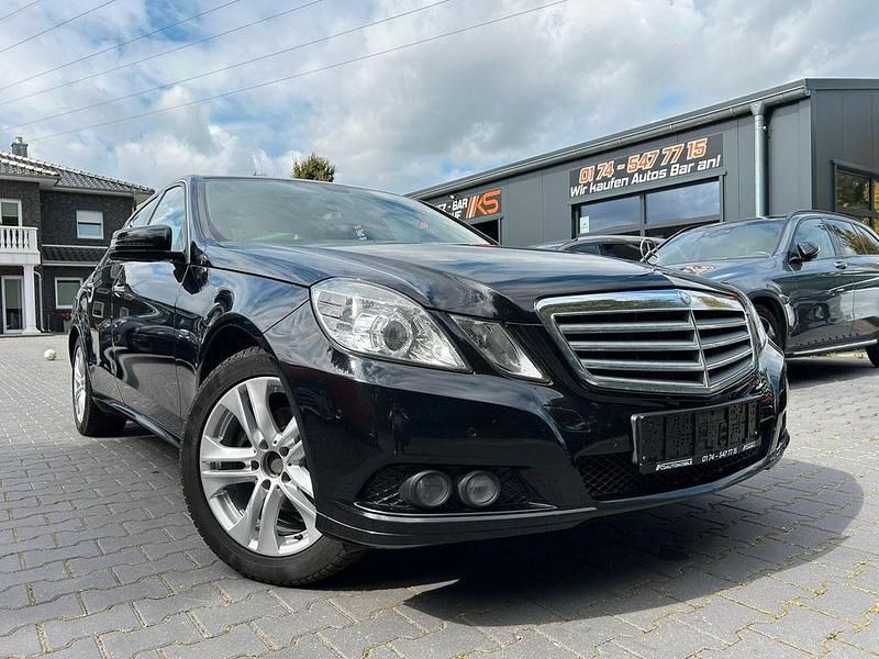 Schwarz Gebraucht 2010 Mercedes E200 Limousine | 7.450 € (Guter Preis) - Bild 1/4