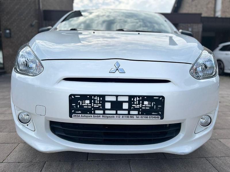 Gebraucht Mitsubishi Space Star Classic Collection 71 PS (52 kW) 2015 Weiß Limousine