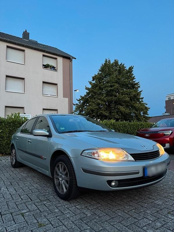 Silber Gebraucht 2002 Renault Laguna II Limousine | 1.200 € (Fairer Preis) - Bild 1/4