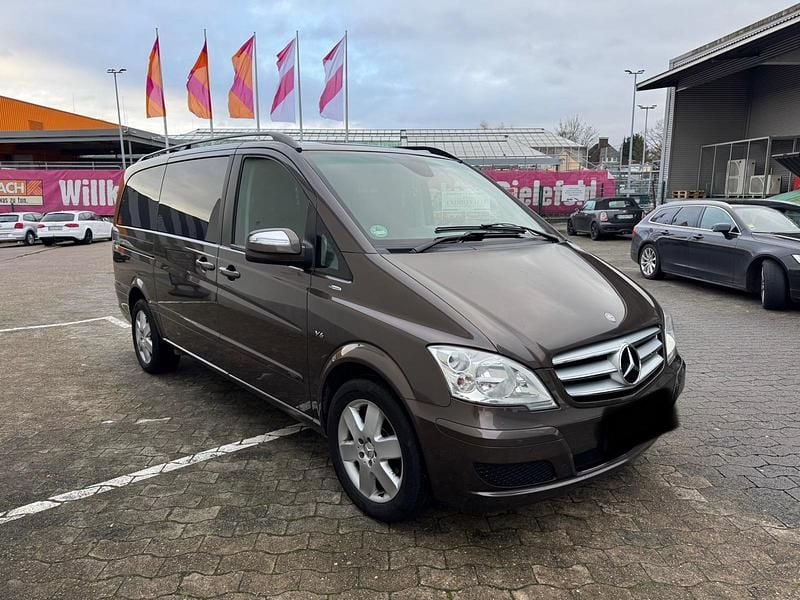 Braun Gebraucht 2013 Mercedes Viano Van / Kleinbus | 16.950 € (Fairer Preis) - Bild 1/4