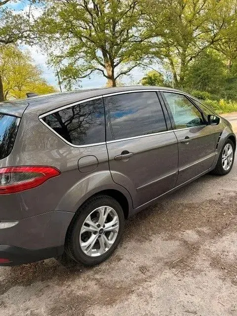 Käytetty Ford S-MAX Titanium 140 HP (102 kW) 2013 Ruskea Tila-auto