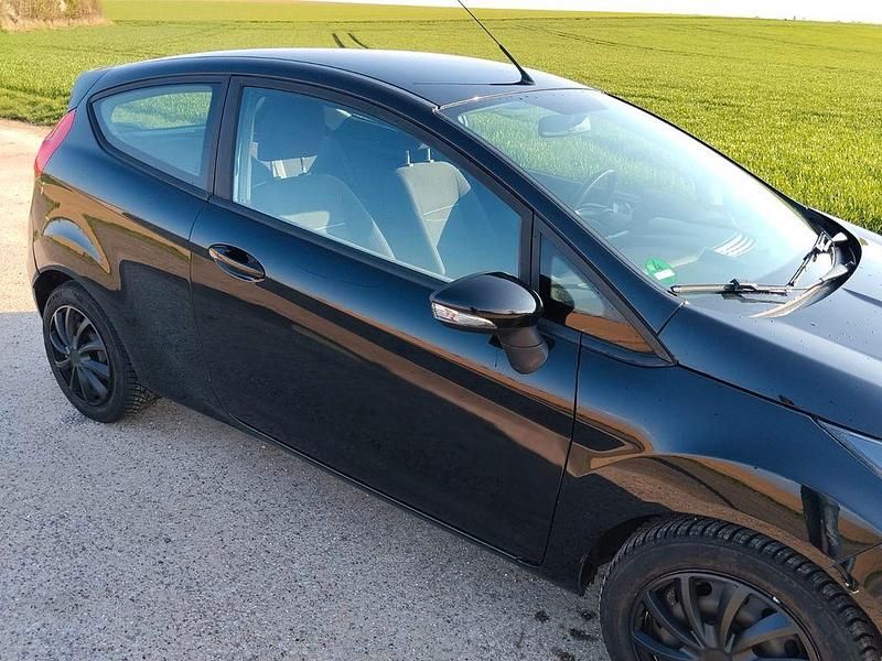 Gebraucht Ford Fiesta 60 PS (44 kW) 2014 Schwarz Kleinwagen