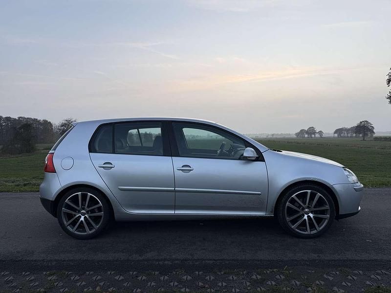 Gebraucht VW Golf IV 105 PS (77 kW) 2004 Silber Kleinwagen