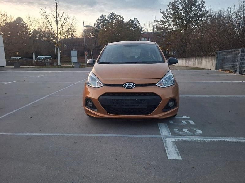 Gold Gebraucht 2016 Hyundai i10 Classic Kleinwagen | 7.499 € (Guter Preis) - Bild 1/4