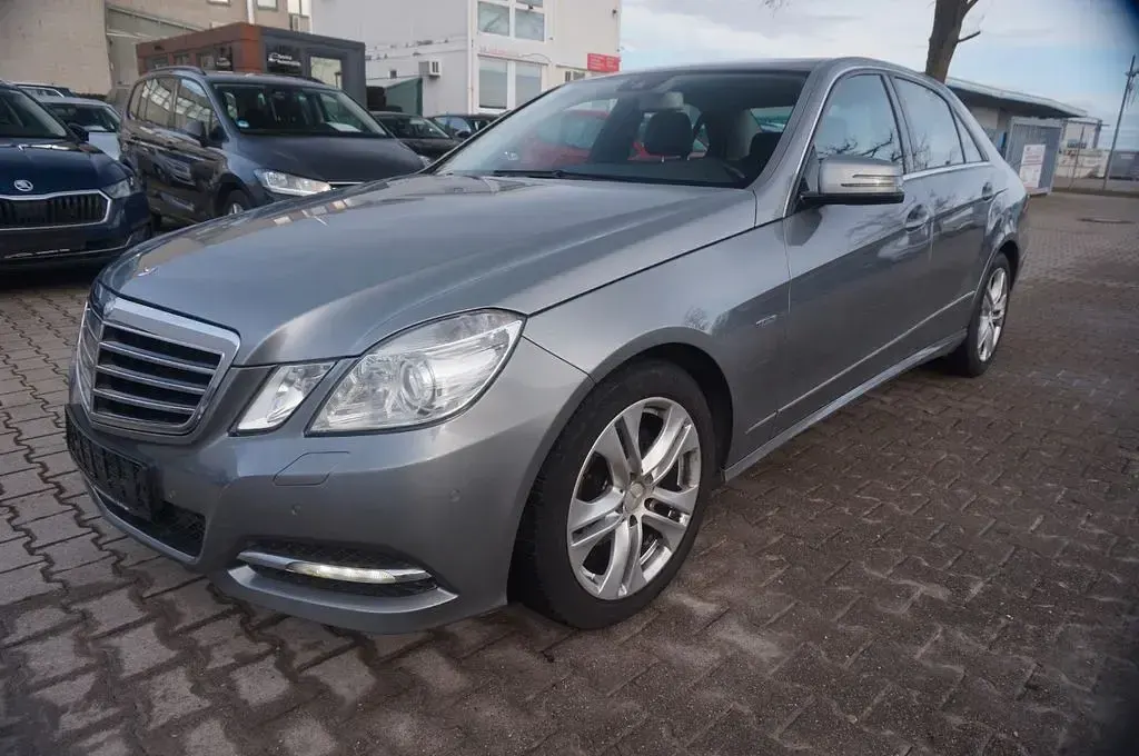 Gebraucht Mercedes E220 170 PS (125 kW) 2011 Silber Limousine