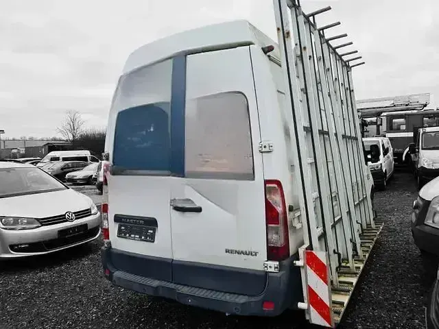 Używany Renault Master 173 KM (127 kW) 2011 Biały Sedan/Limuzyna