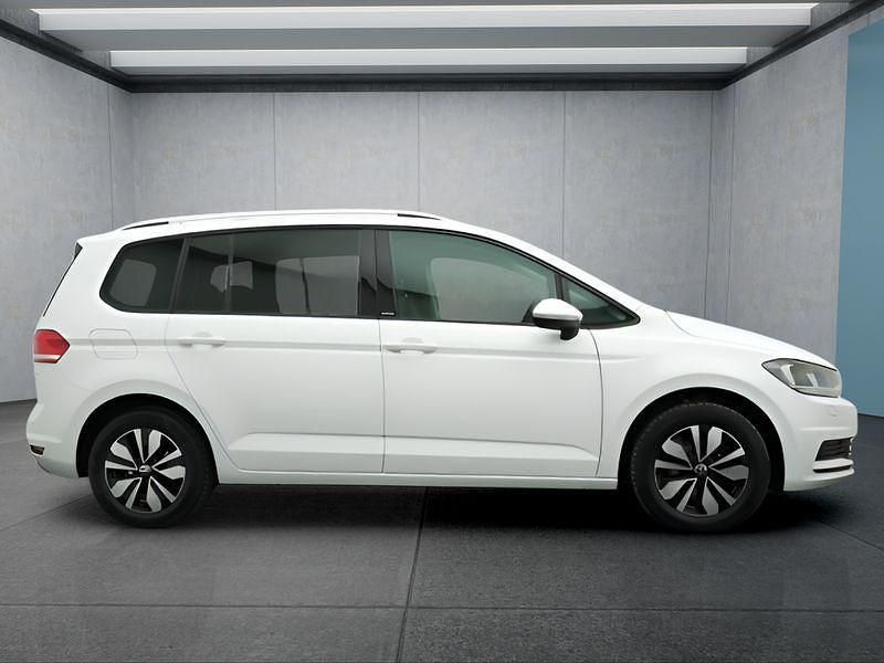 Gebraucht VW Touran 150 PS (110 kW) 2024 Weiß Van / Kleinbus