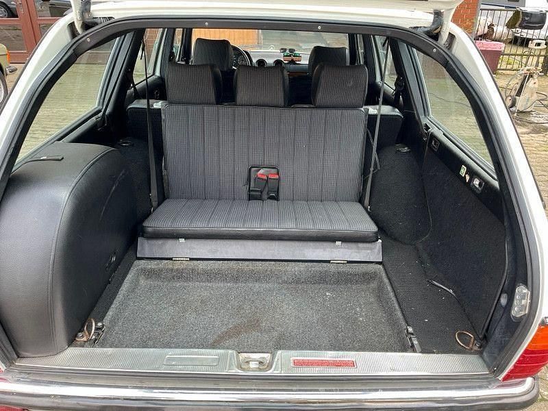 Gebraucht Mercedes E230 136 PS (100 kW) 1983 Weiß Kombi