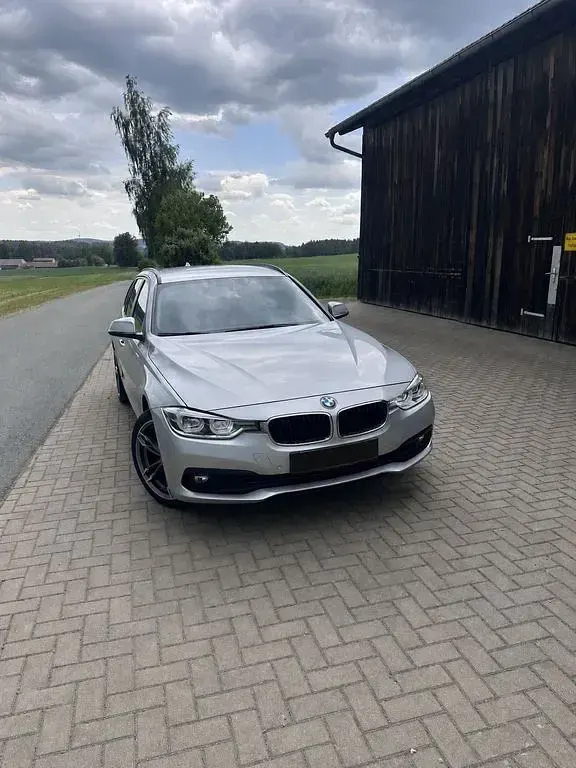 Gebraucht BMW 320 190 PS (139 kW) 2019 Silber Kombi