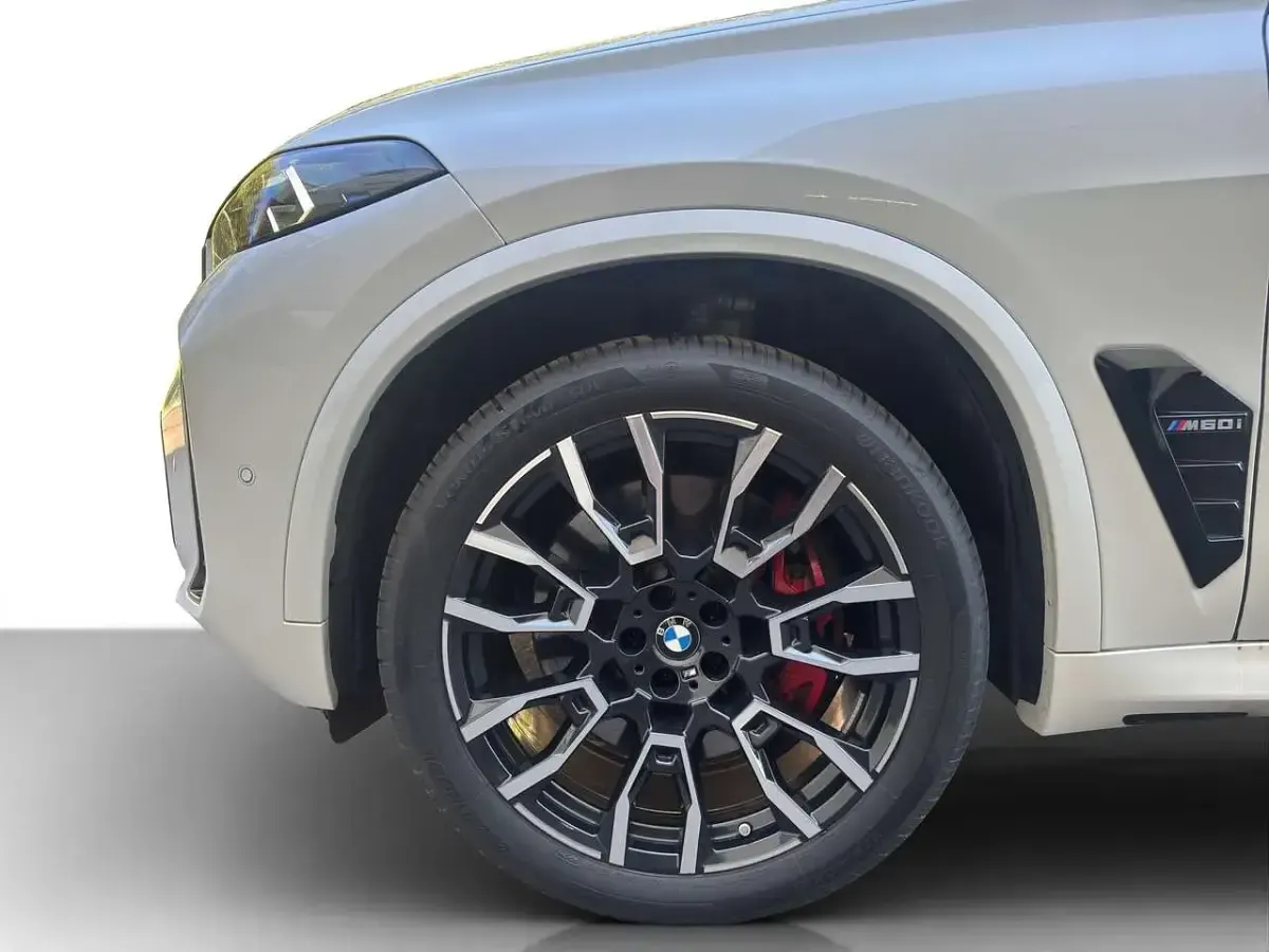 Gebraucht BMW X5 M M Sport 530 PS (389 kW) 2025 Weiß SUV