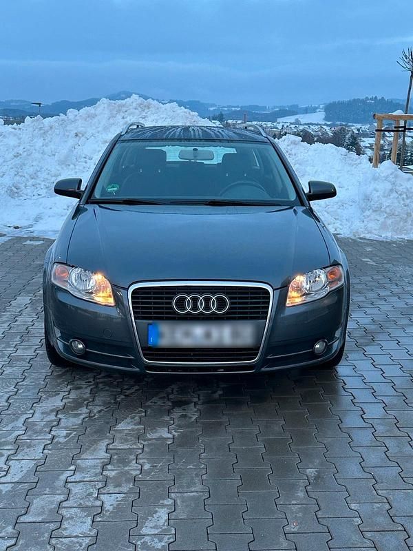 Grau Gebraucht 2005 Audi A4 Kombi | 3.300 € (Teuer) - Bild 1/4