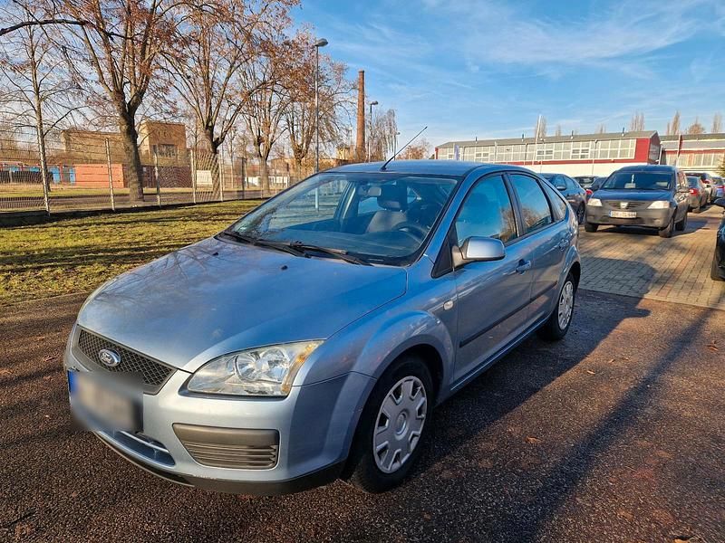 Blau Gebraucht 2005 Ford Focus Limousine | 800 € (Superpreis) - Bild 1/4