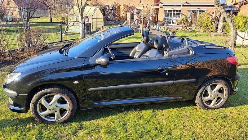 Gebraucht Peugeot 206 109 PS (80 kW) 2002 Schwarz Cabrio
