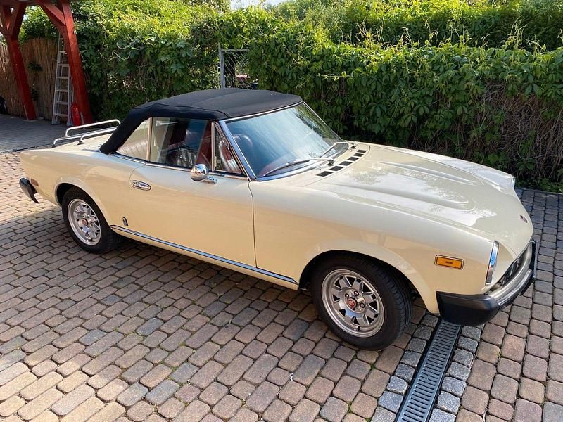 Beige Gebraucht 1979 Fiat 124 Spider Cabrio | 15.500 € - Bild 1/4