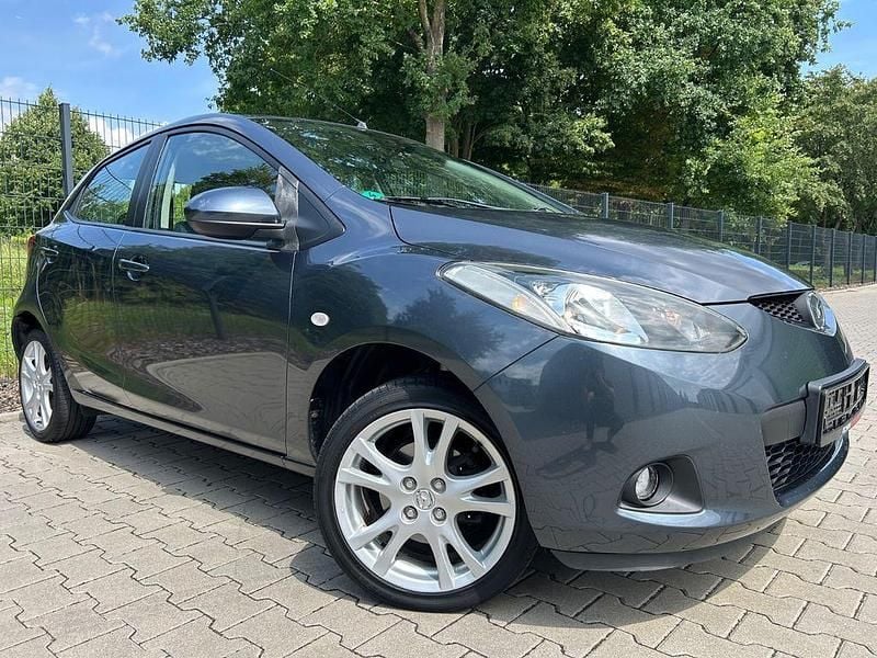 Grau Gebraucht 2010 Mazda 2 Independence Limousine | 3.490 € (Guter Preis) - Bild 1/4