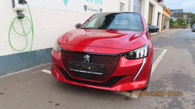 Rot Gebraucht 2021 Peugeot e-208 GT Kleinwagen | 16.900 € (Fairer Preis) - Bild 1/4