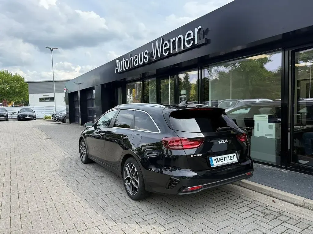 Gebraucht Kia Ceed Platinum Edition 140 PS (102 kW) 2024 (1k) zilinaschwarz (metallic) Kleinwagen