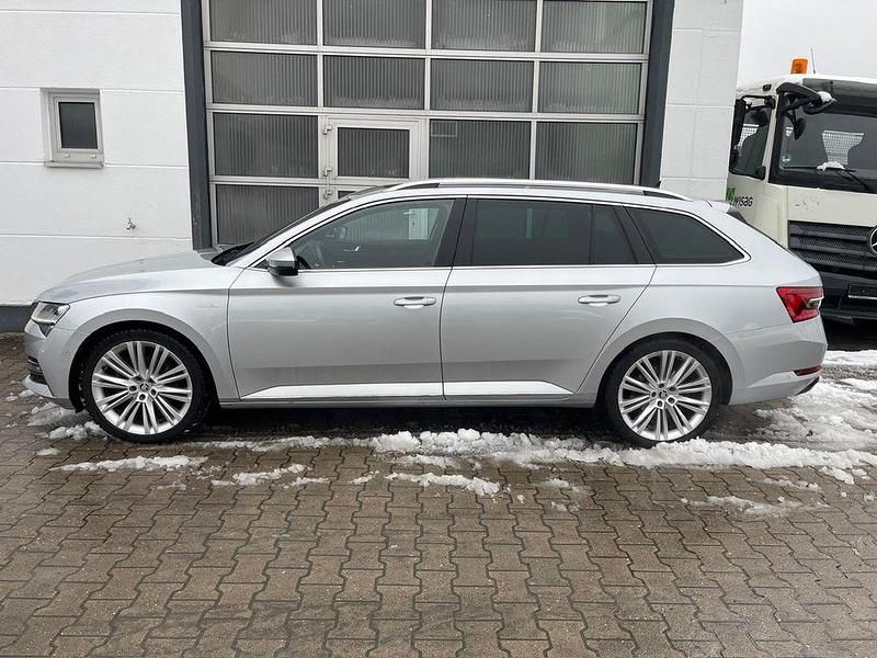 Gebraucht Skoda Superb LAURIN & KLEMENT 200 PS (147 kW) 2021 Silber Kombi
