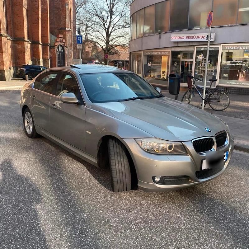 Gold Gebraucht 2009 BMW 320 Limousine | 8.750 € (Teuer) - Bild 1/4